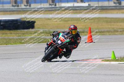 media/Apr-23-2022-Fastrack Riders (Sat) [[cb2d6ae73d]]/LEVEL 4/1PM TURN 6 OUTSIDE/
